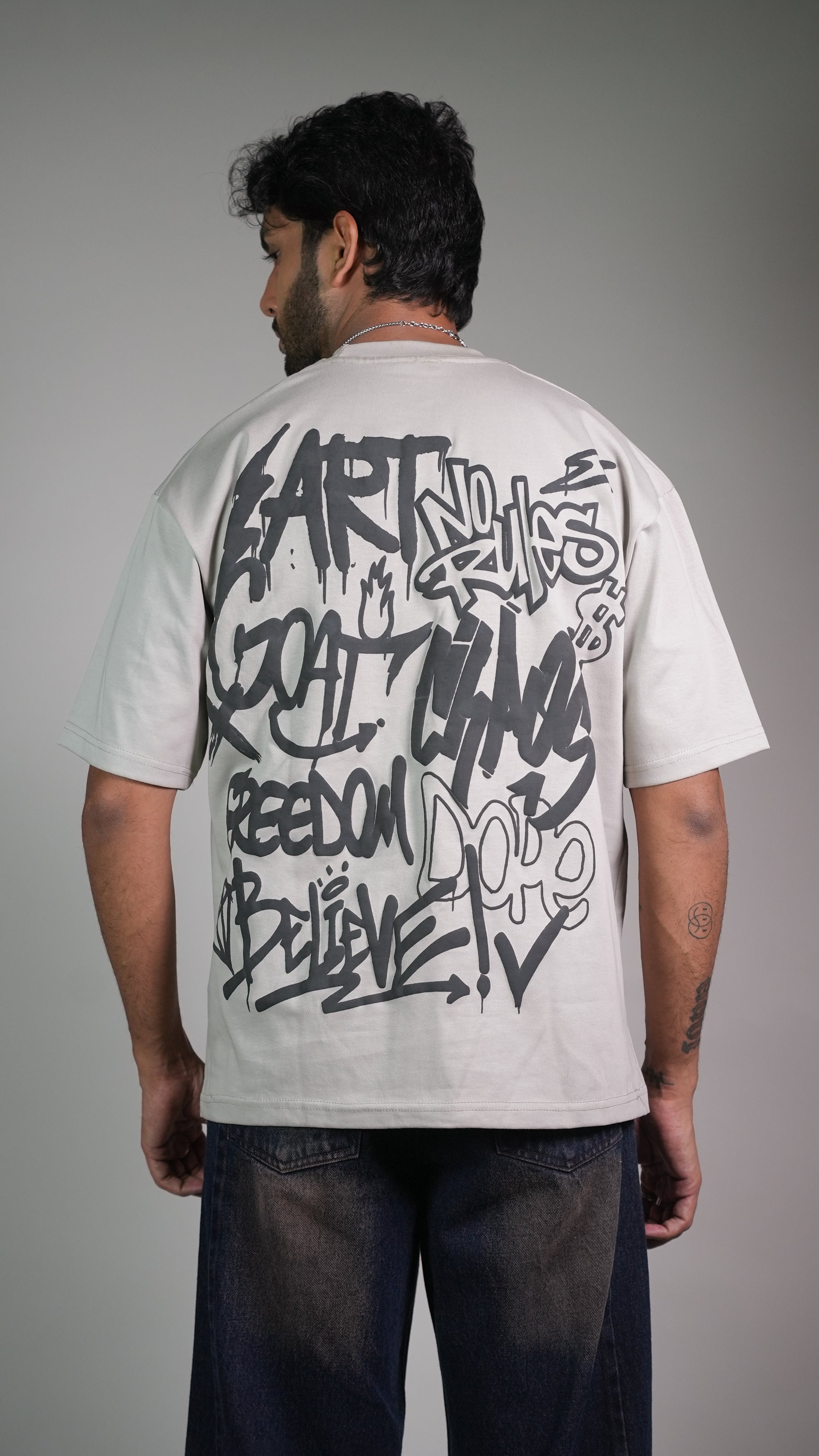 RUST GRAFFITI GREY MEN’S OVERSIZED T-SHIRT