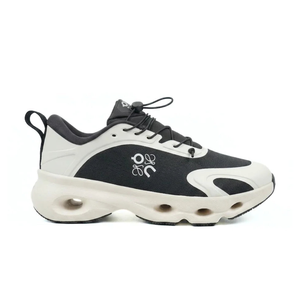 ON Running Cloudsolo Loewe Black Eggshell