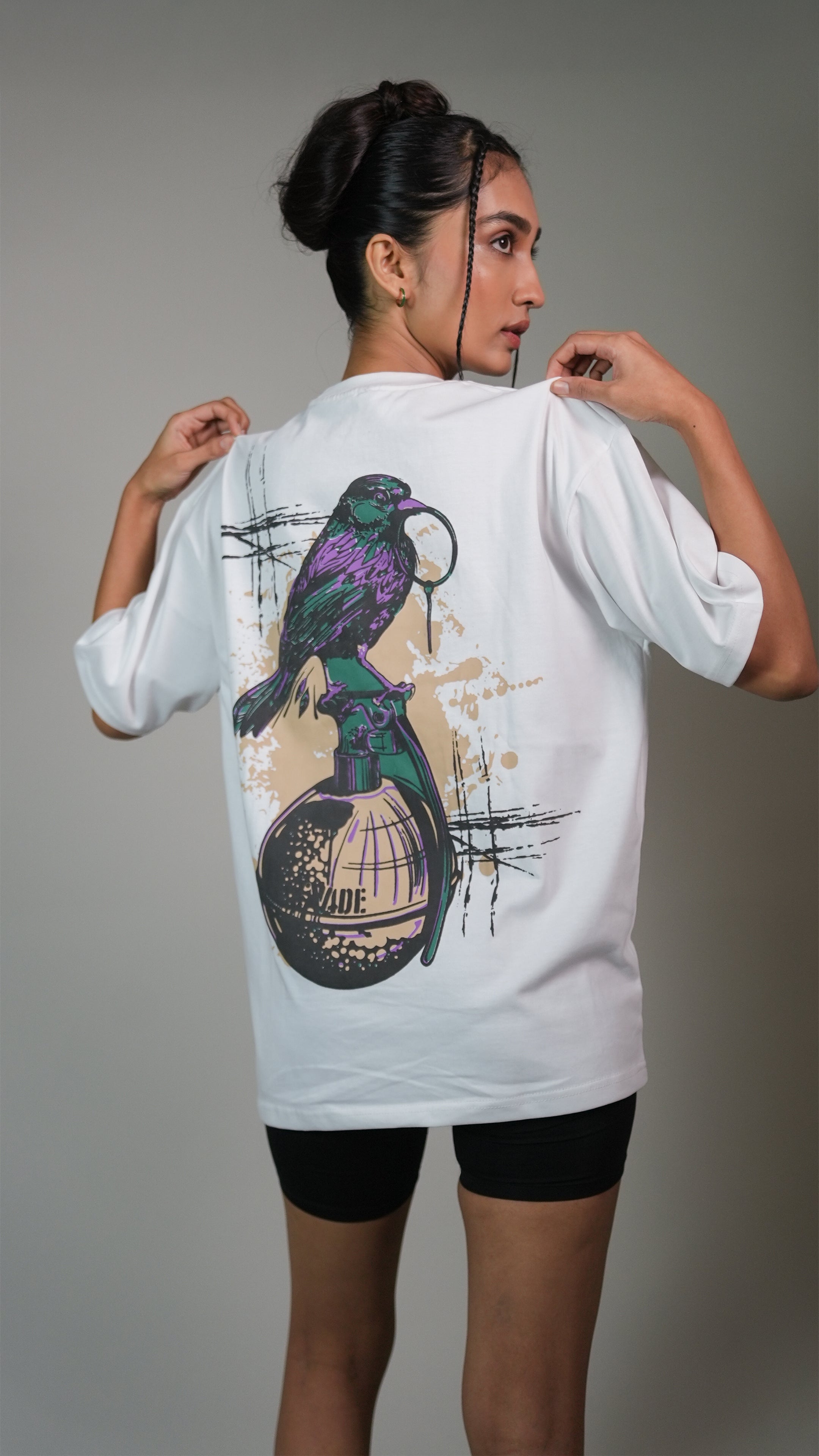 GRENADE WHITE WOMEN’S OVERSIZED T-SHIRT