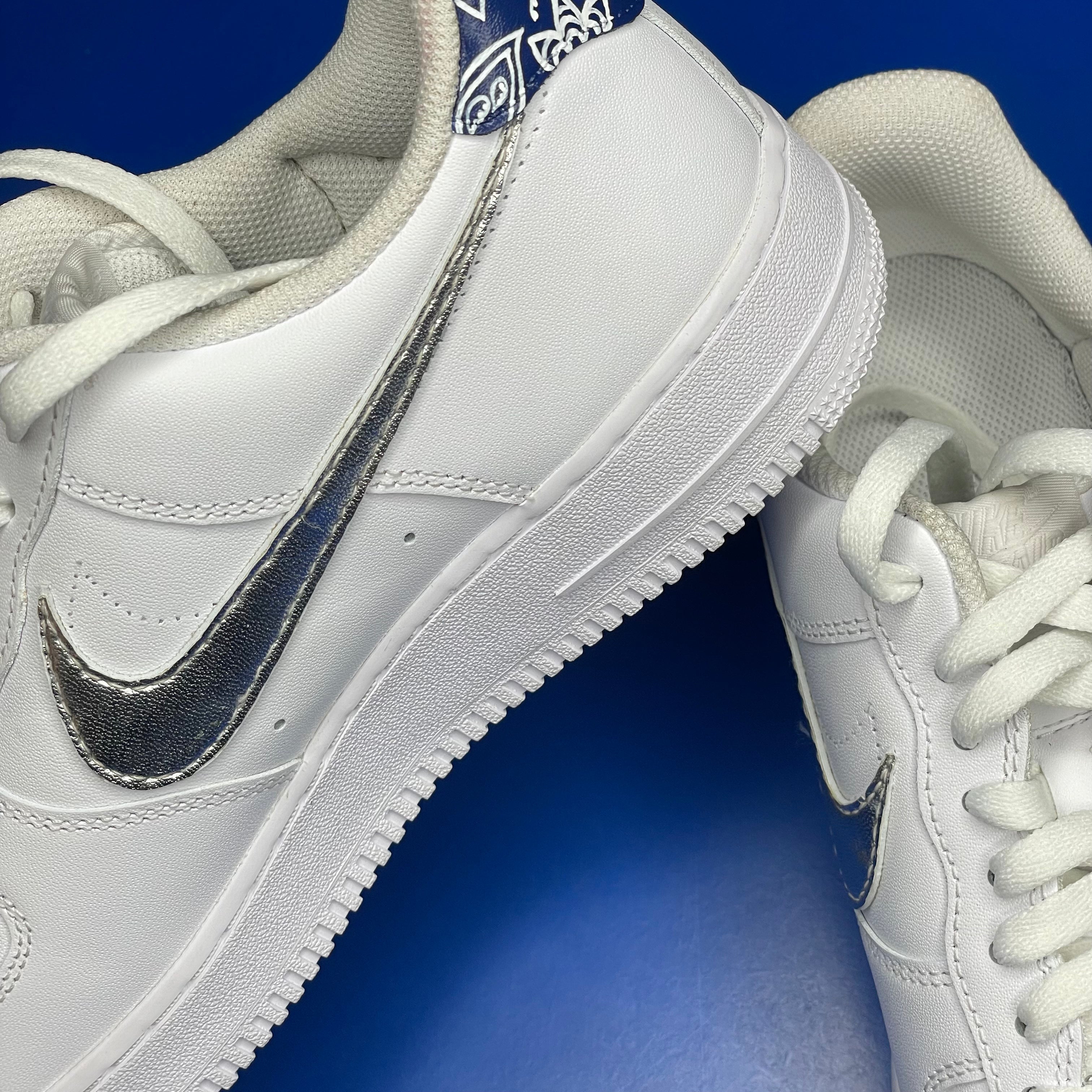 SILVER REVERSE SWOOSH AF1
