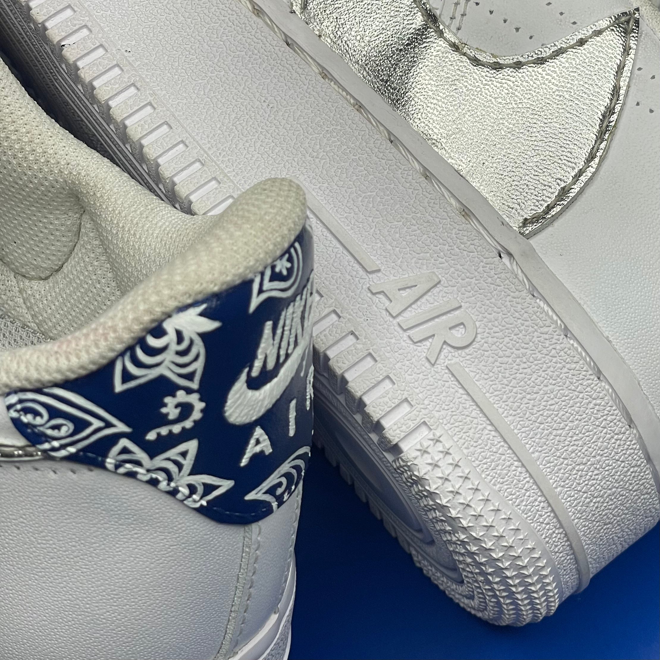 SILVER REVERSE SWOOSH AF1