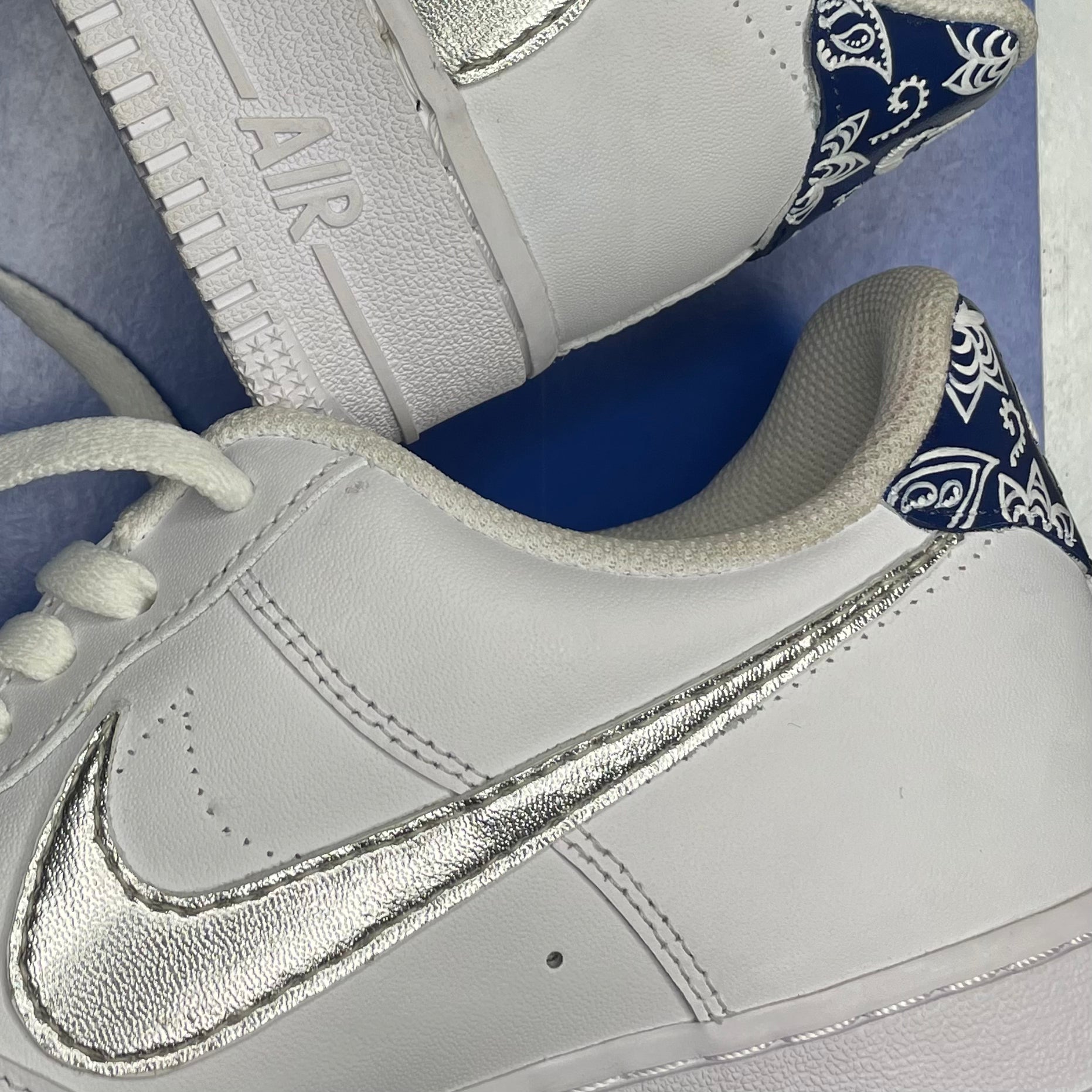 SILVER REVERSE SWOOSH AF1