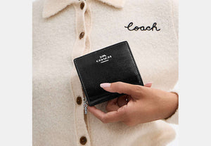 Snap Wallet In Signature Chenille - Silver/Black