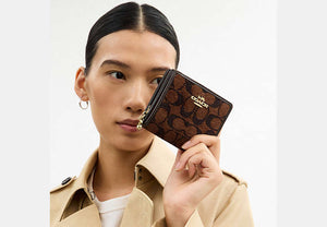 Snap Wallet In Signature Chenille - Gold/Truffle