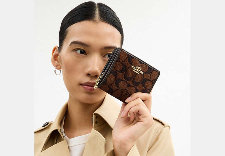 Snap Wallet In Signature Chenille - Gold/Truffle