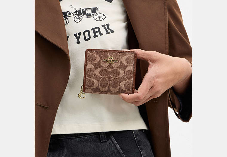 Snap Wallet In Signature Chenille - Gold/Light Khaki/Vintage Brown