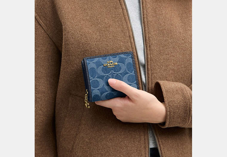 Snap Wallet In Signature Chenille - Gold/Indigo