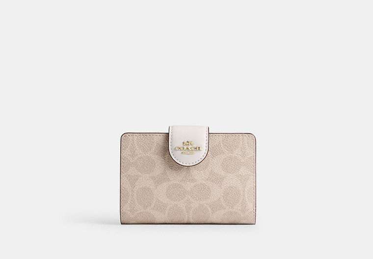 Medium Corner Zip Wallet In Signature Canvas - Gold/Sand/Chalk