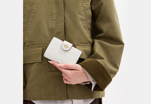 Medium Corner Zip Wallet In Signature Canvas - Gold/White/Chalk