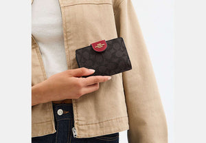Medium Corner Zip Wallet In Signature Canvas - Gold/Walnut/True Red