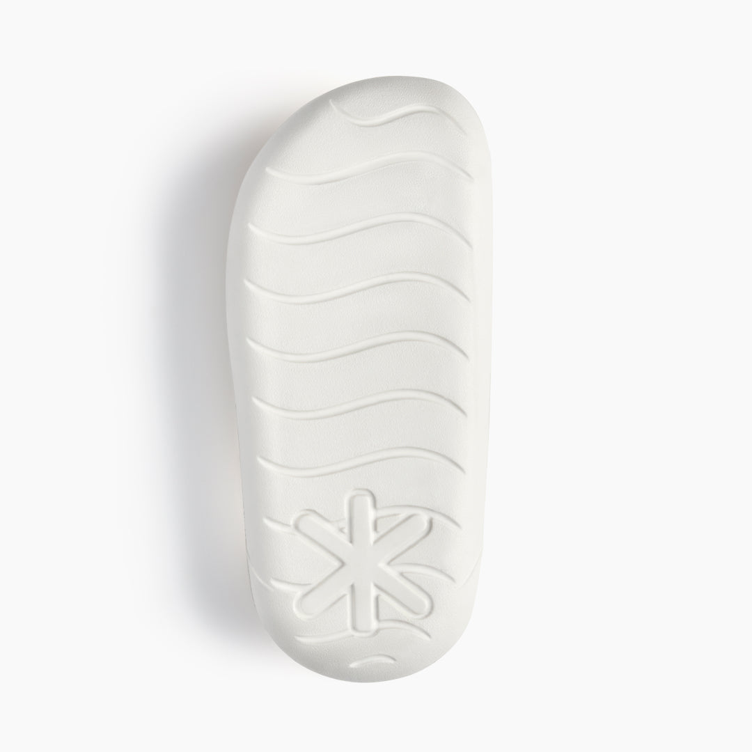 Ludic Sliders in white are built for comfort and recovery.	