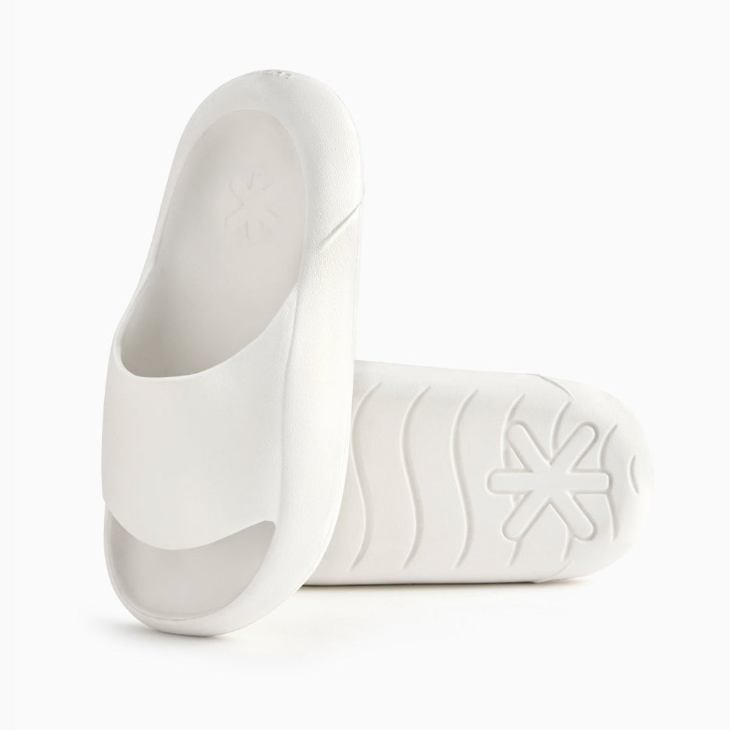 White Ludic Sliders feature CloudFrame™ and EVA footbed.	